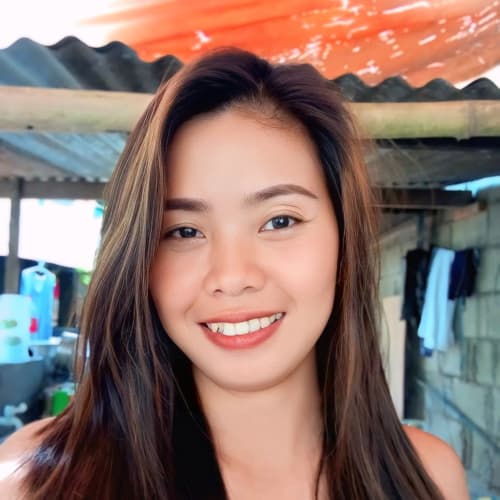 Ces, 29, from Philippines