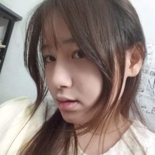 Tramy, 21, from Vietnam
