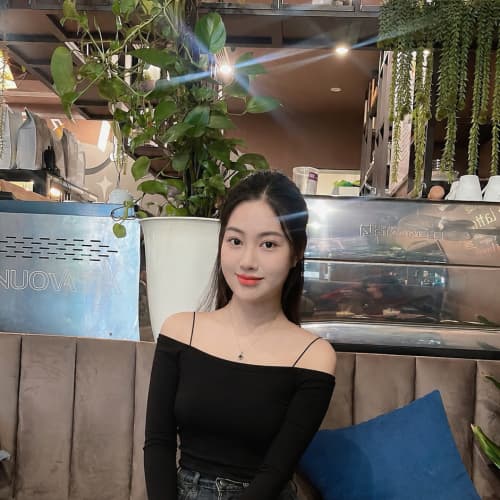 Yiyi, 24, from Vietnam