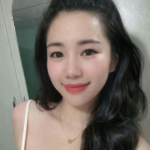 Cherry, 23, from Vietnam