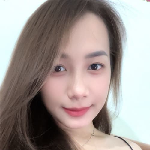 Trang, 23, from Vietnam