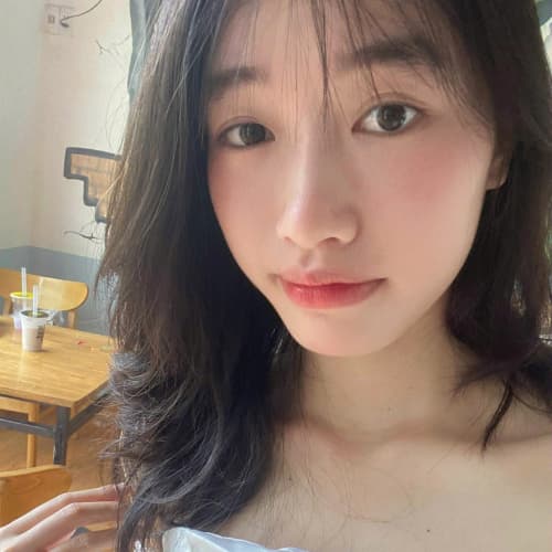 lisa, 21, from Vietnam