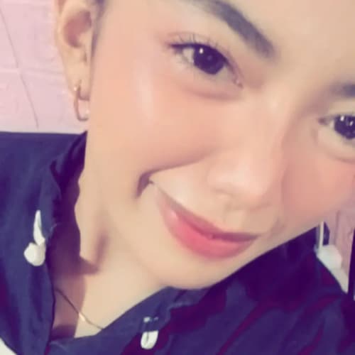 Luna, 21, from Philippines