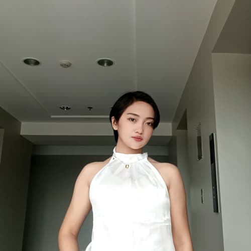 Eun, 22, from Philippines