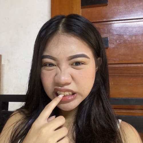 lian, 27, from Philippines