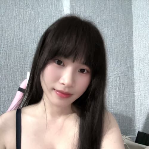 HaKieu, 21, from Vietnam