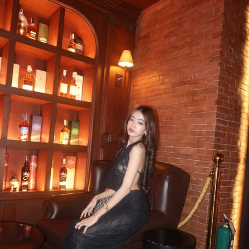 Zia, 20, from Philippines