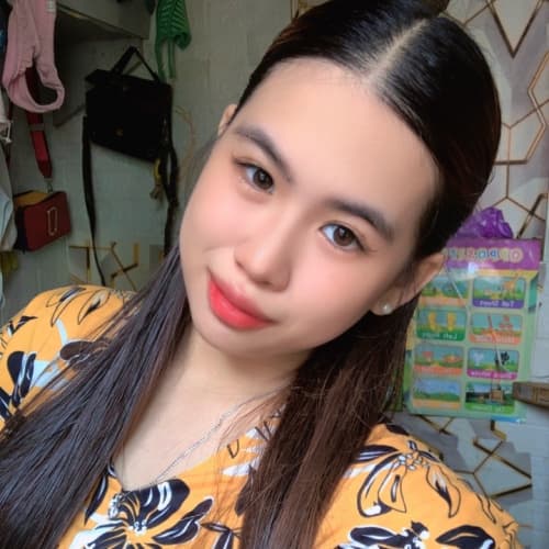 Hana, 24, from Philippines